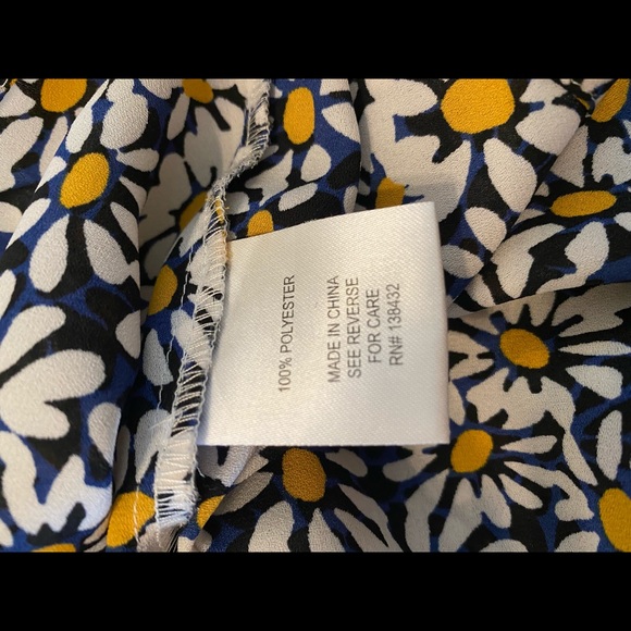 Mod Cloth Daisy Print Sleeveless Sheer Blouse - Picture 5 of 6